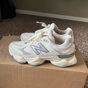 NEW BALANCE 
New Balance 9060 "Sea Salt/Silver" Women’s 9.5